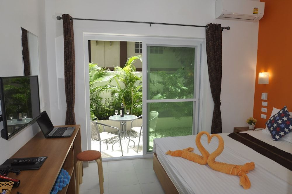 Duangjai Residence Comfort Double Room, 1 King Bed, Non Smoking, Garden View 8