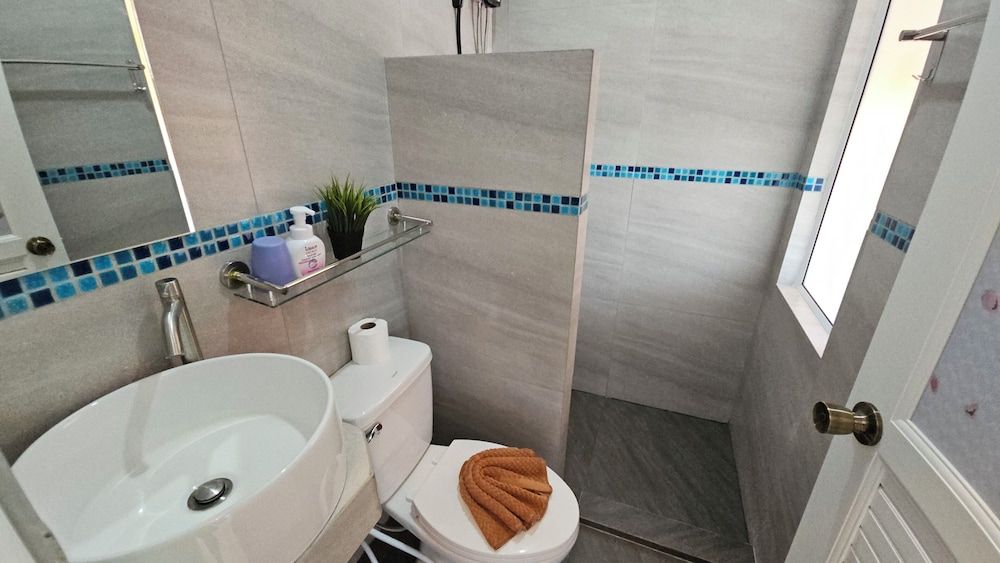 Duangjai Residence Comfort Double Room, 1 King Bed, Non Smoking, Garden View 5