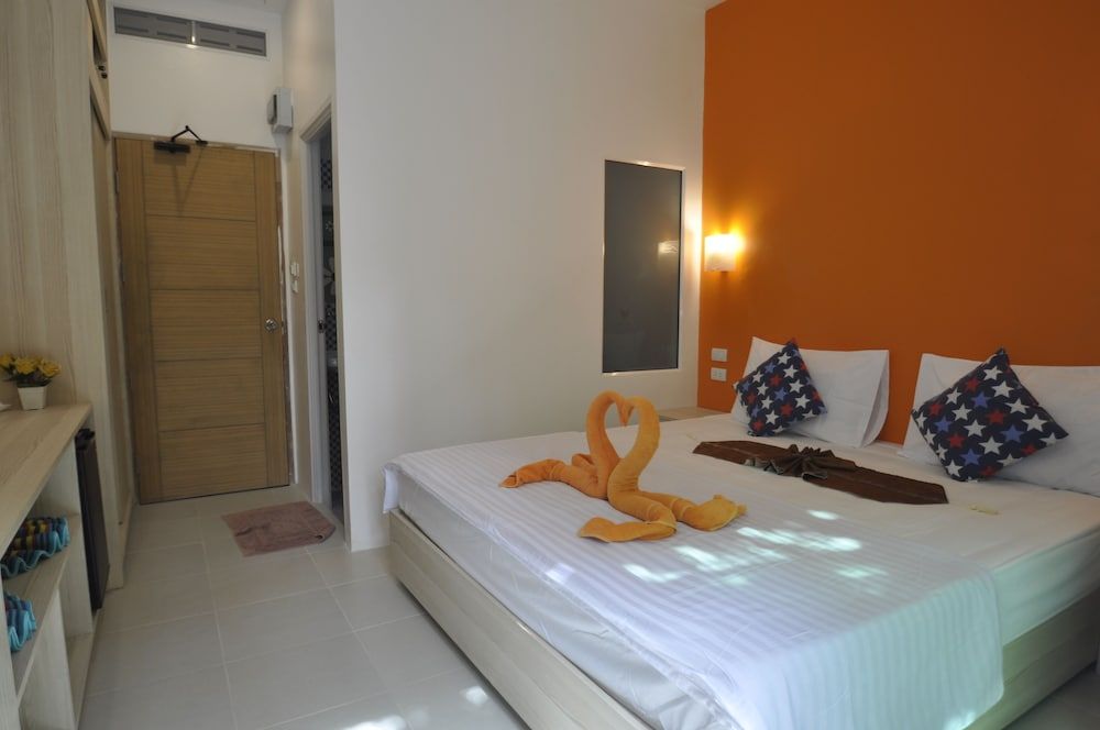 Duangjai Residence Comfort Double Room, 1 King Bed, Non Smoking, Garden View 3