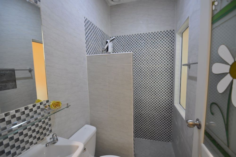 Duangjai Residence Comfort Double Room, 1 King Bed, Non Smoking, Garden View 7