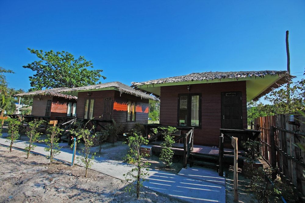 undefined PP Red Tuna Hut 3