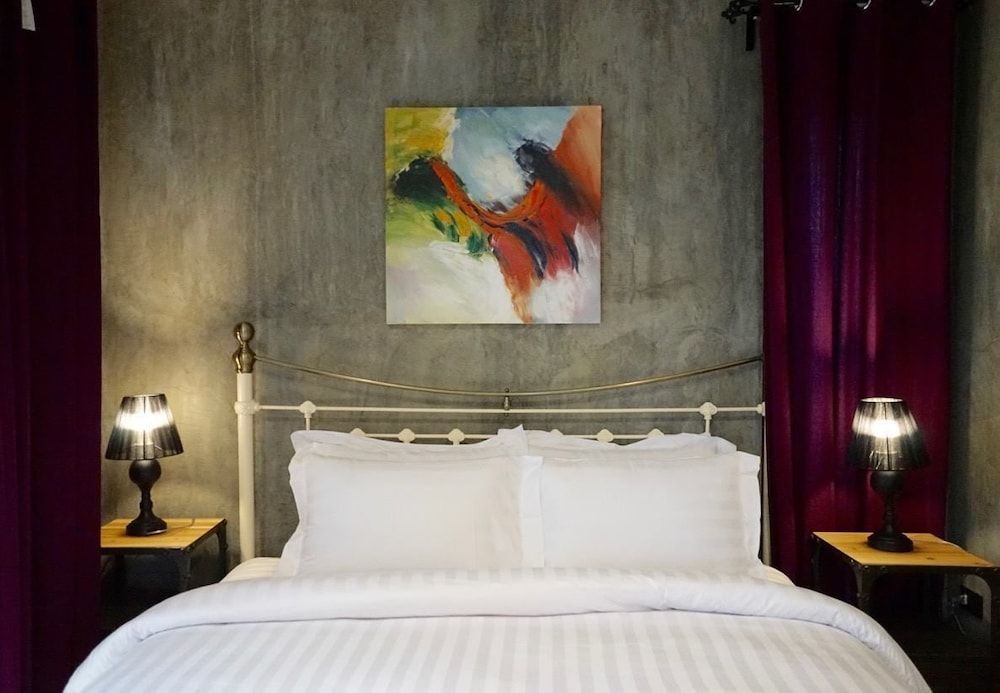 House of Passion Amphawa Superior Queen