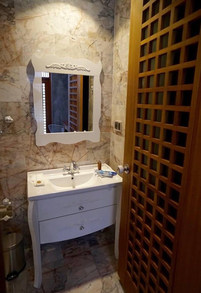 House of Passion Amphawa Superior Queen 5