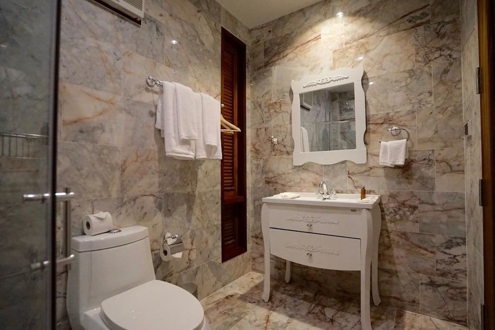 House of Passion Amphawa Deluxe Twin 5