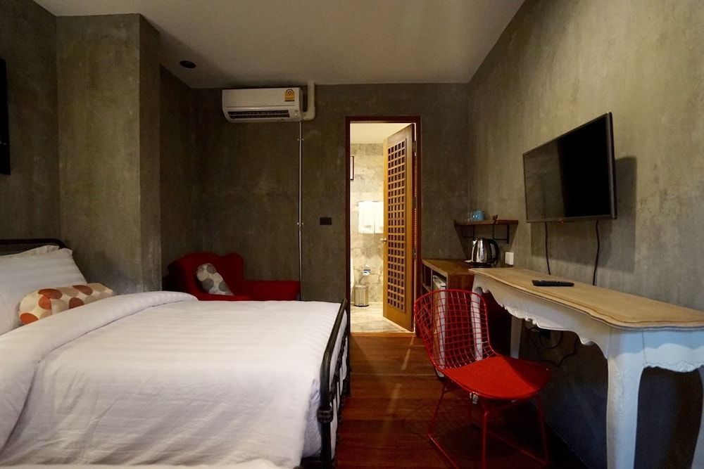 House of Passion Amphawa Deluxe Twin 3