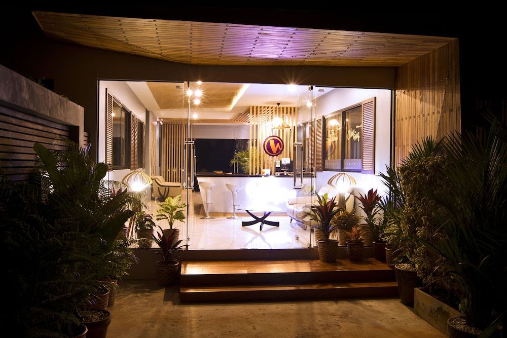 undefined Vantage Resort 7