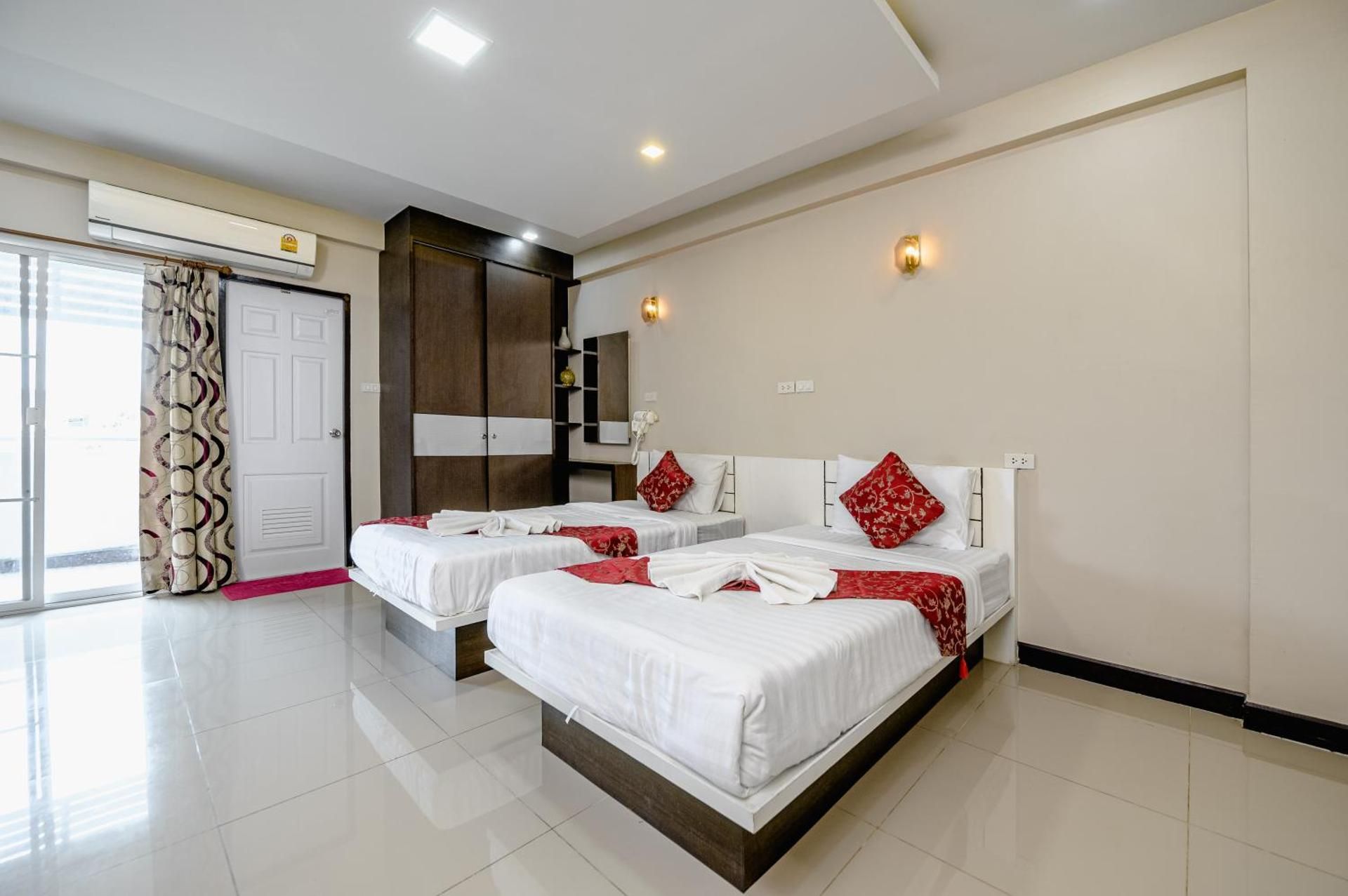 Gold Airport Suites Standard Twin Bed Room 2