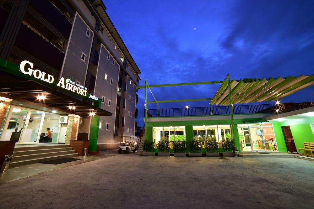 undefined Gold Airport Suites 9