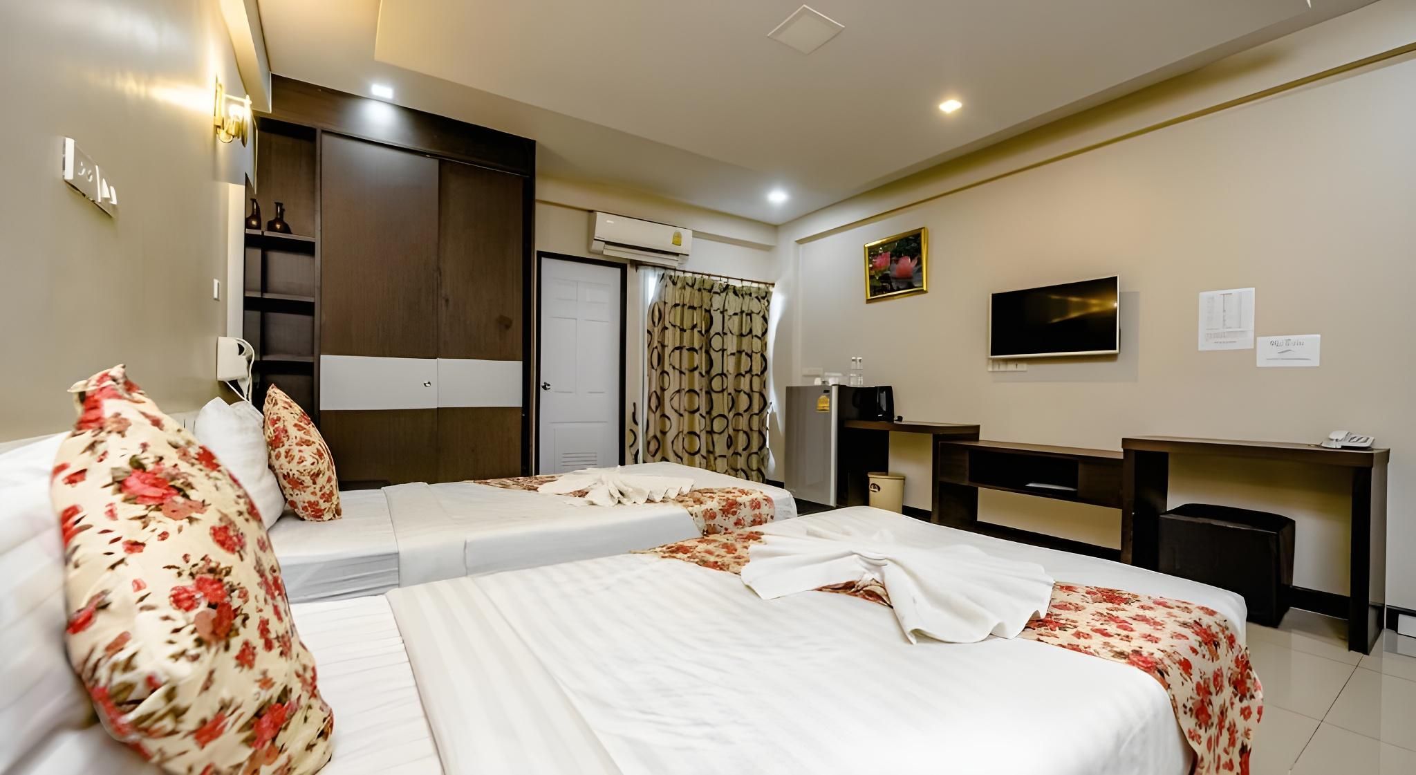 Gold Airport Suites Standard Twin Bed Room