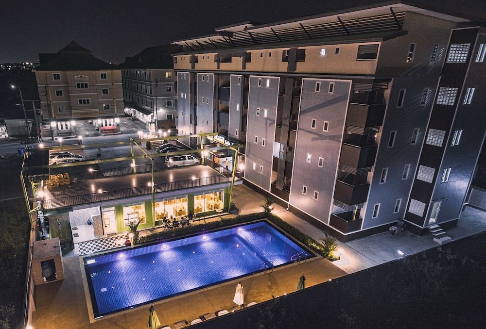 undefined Gold Airport Suites