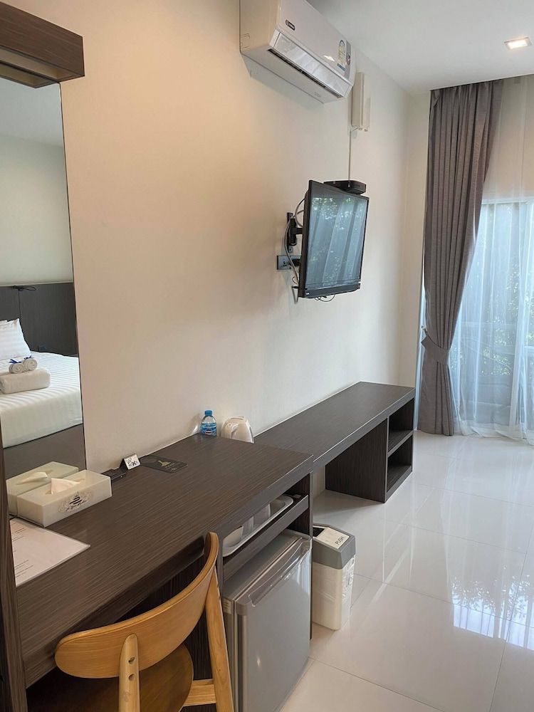 The Elysium Residence Standard King Size Bed 8