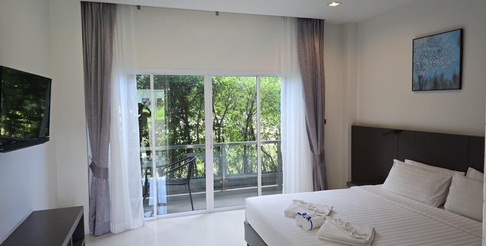 The Elysium Residence Standard King Size Bed 9