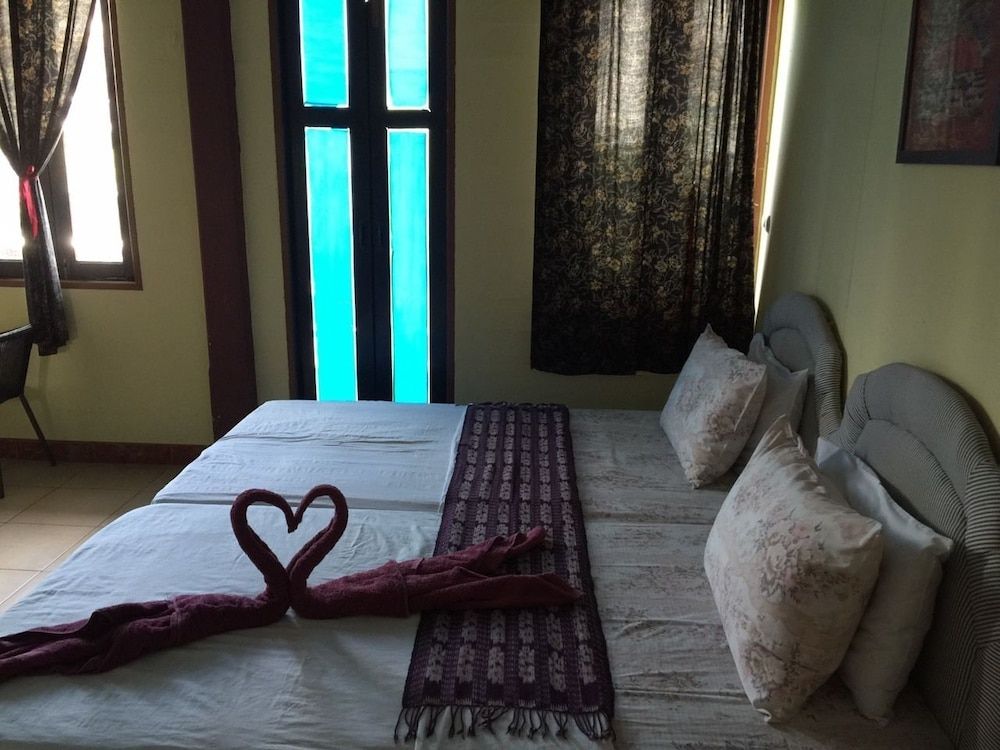 Sri Trang Hotel Standard Twin Bed 3