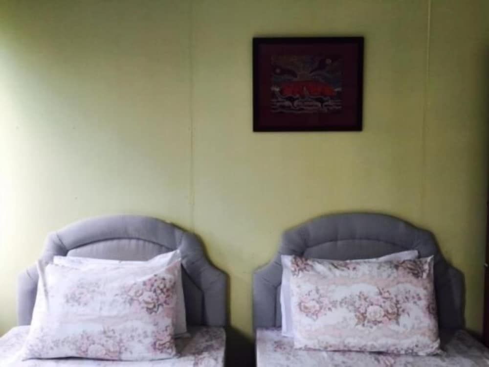 Sri Trang Hotel Standard Twin Bed 2