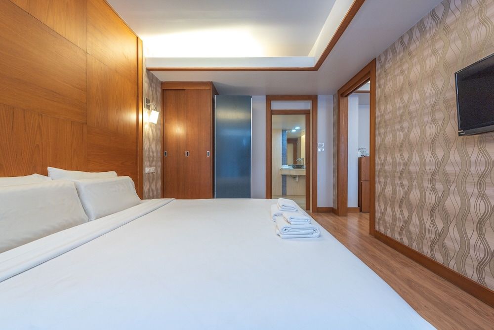 Nonthaburi Palace Hotel Honeymoon Room