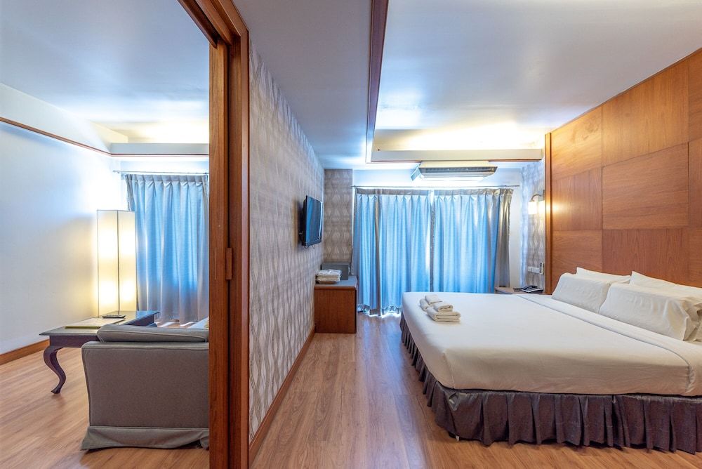 Nonthaburi Palace Hotel Honeymoon Room 9