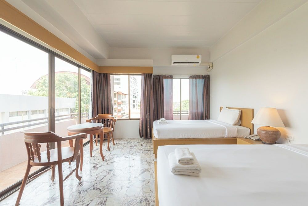 Nonthaburi Palace Hotel Deluxe Twin Room 3