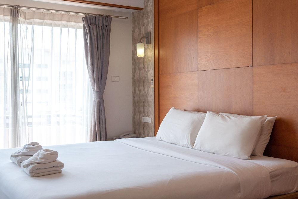 Nonthaburi Palace Hotel Honeymoon Room 6