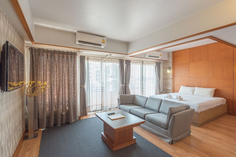 Nonthaburi Palace Hotel Honeymoon Room 5