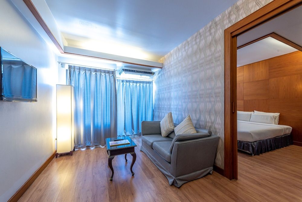 Nonthaburi Palace Hotel Honeymoon Room 8