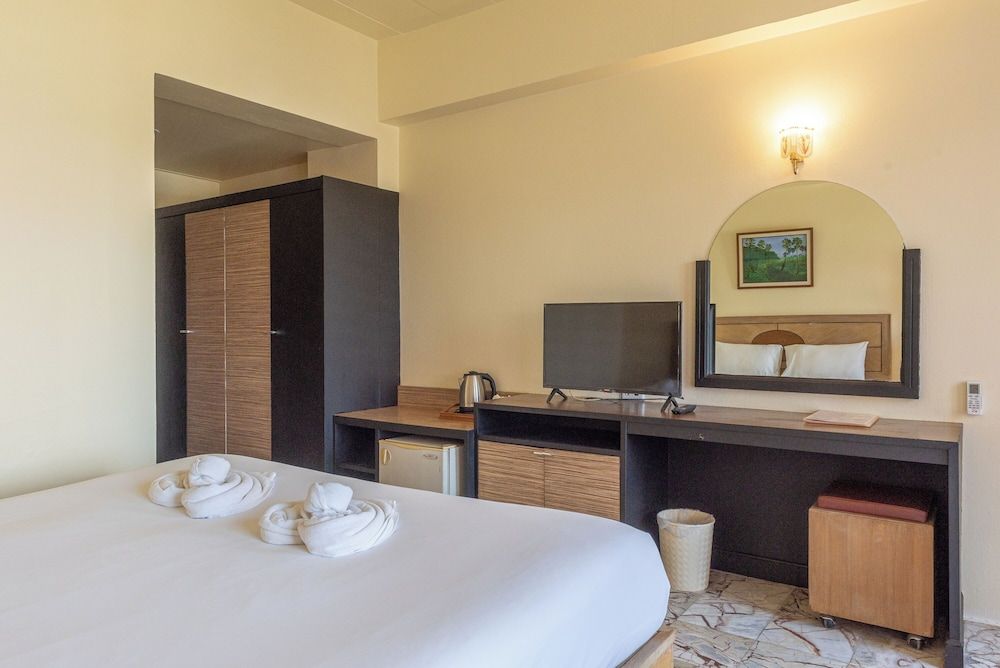 Nonthaburi Palace Hotel Superior Double Room 3