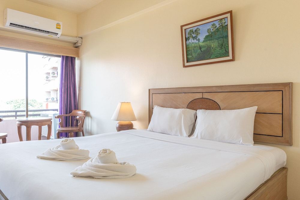 Nonthaburi Palace Hotel Superior Double Room 2