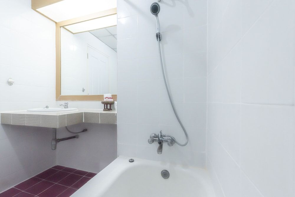 Nonthaburi Palace Hotel Deluxe Twin Room 5