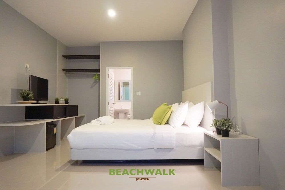 Beachwalk Jomtien Superior Double Room, Balcony 7