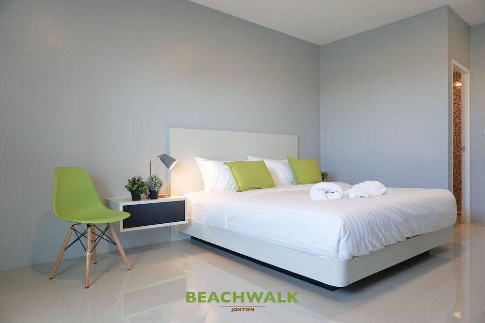 Beachwalk Jomtien Superior Double Room, Balcony