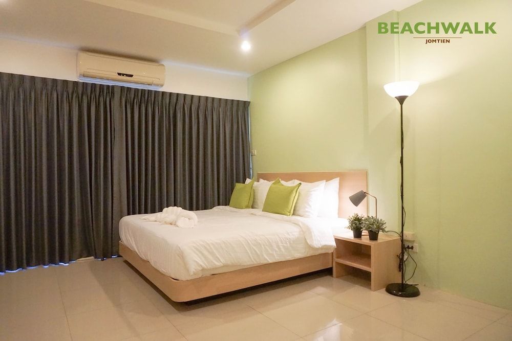 Beachwalk Jomtien Deluxe Double Room, Balcony 5