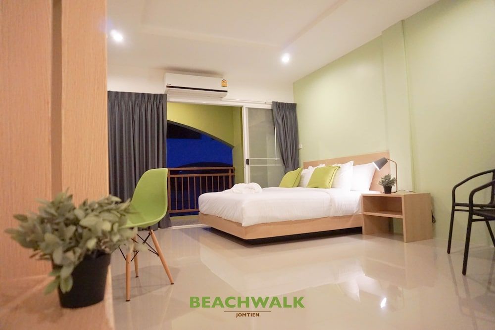 Beachwalk Jomtien Deluxe Double Room, Balcony 4