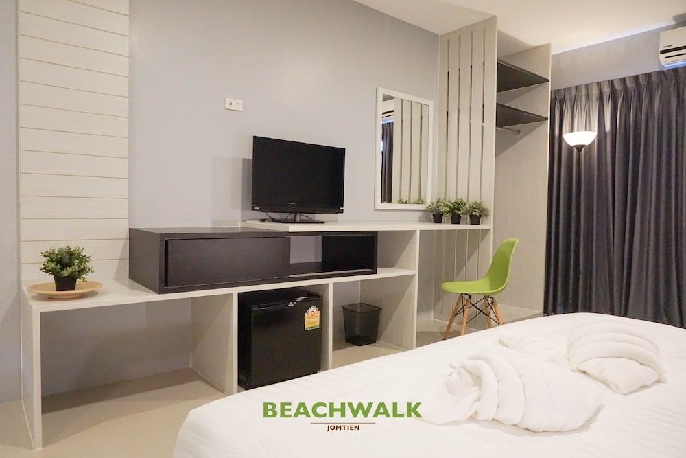 Beachwalk Jomtien Superior Double Room, Balcony 6