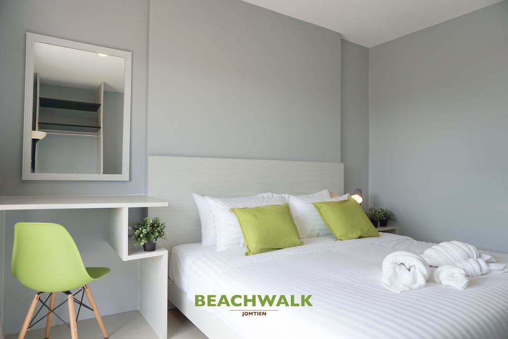 Beachwalk Jomtien Superior Double Room, Balcony 8