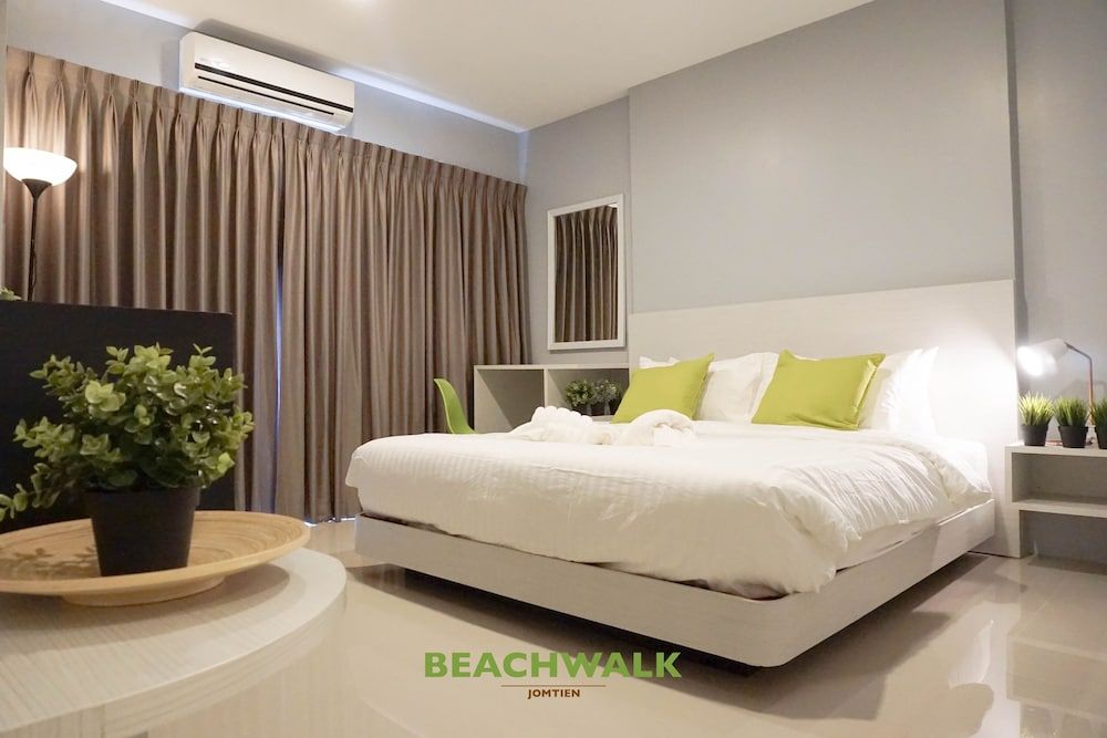 Beachwalk Jomtien Superior Double Room, Balcony 4