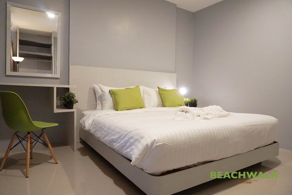 Beachwalk Jomtien Superior Double Room, Balcony 2