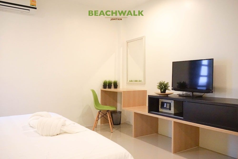 Beachwalk Jomtien Superior Double Room 8