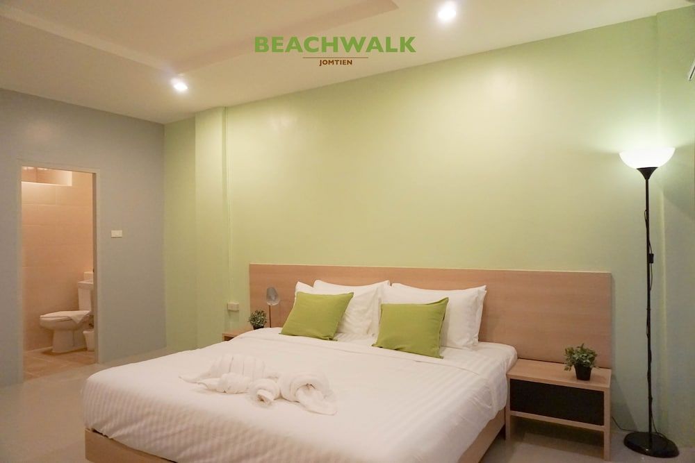 Beachwalk Jomtien Superior Double Room 5
