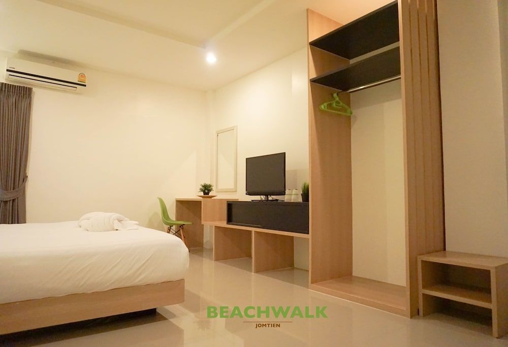 Beachwalk Jomtien Superior Double Room 7