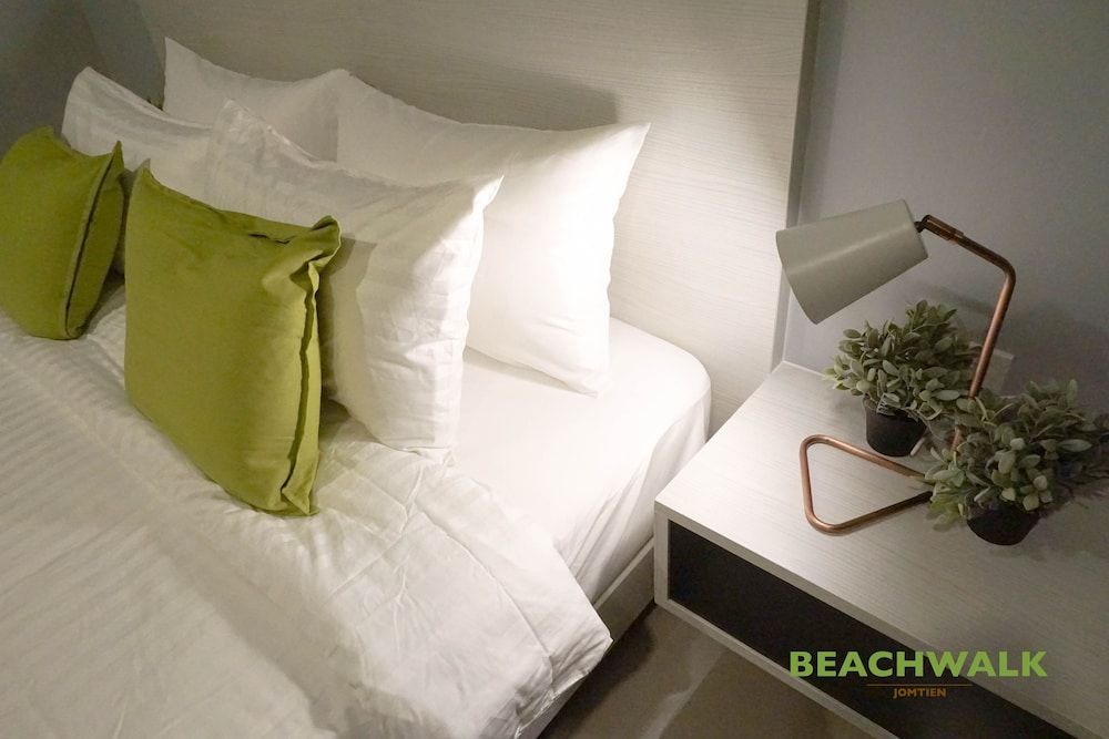 Beachwalk Jomtien Superior Double Room, Balcony 5