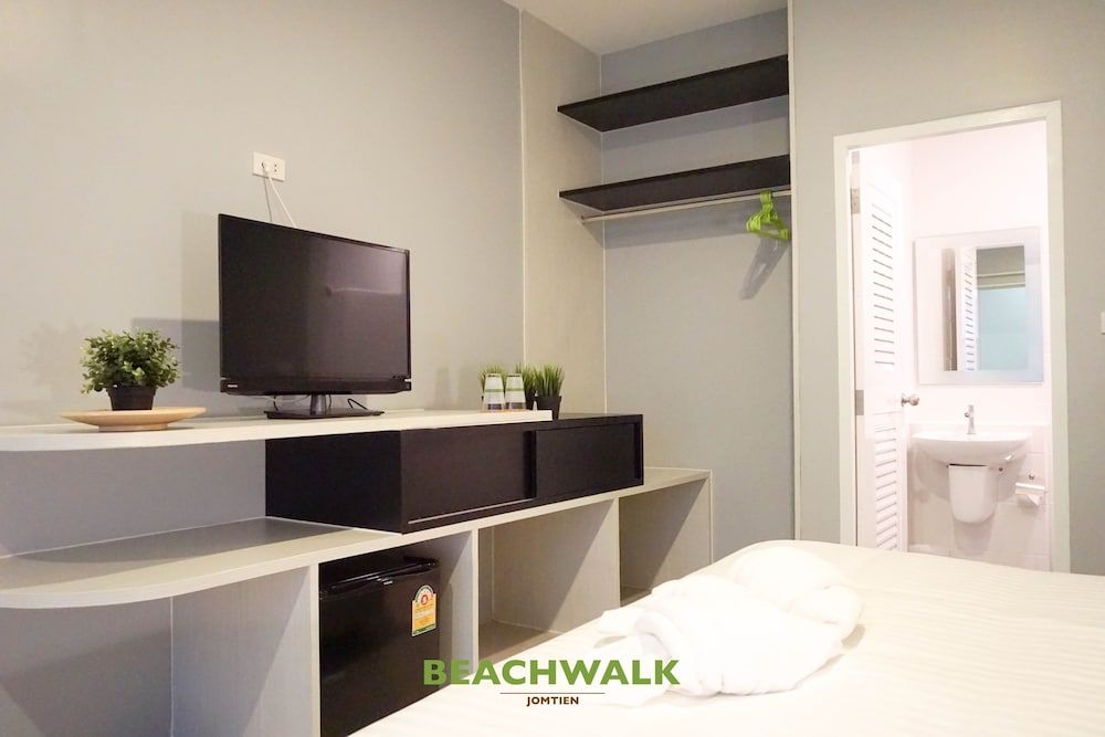 Beachwalk Jomtien Superior Double Room, Balcony 12