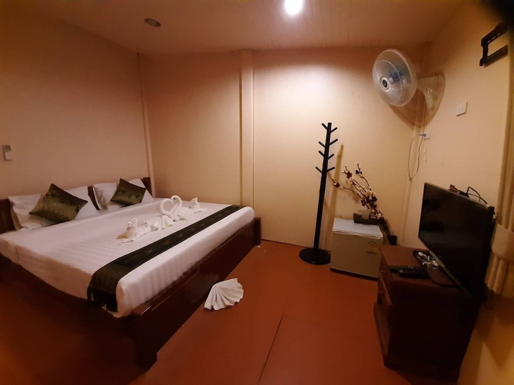 Economy Room