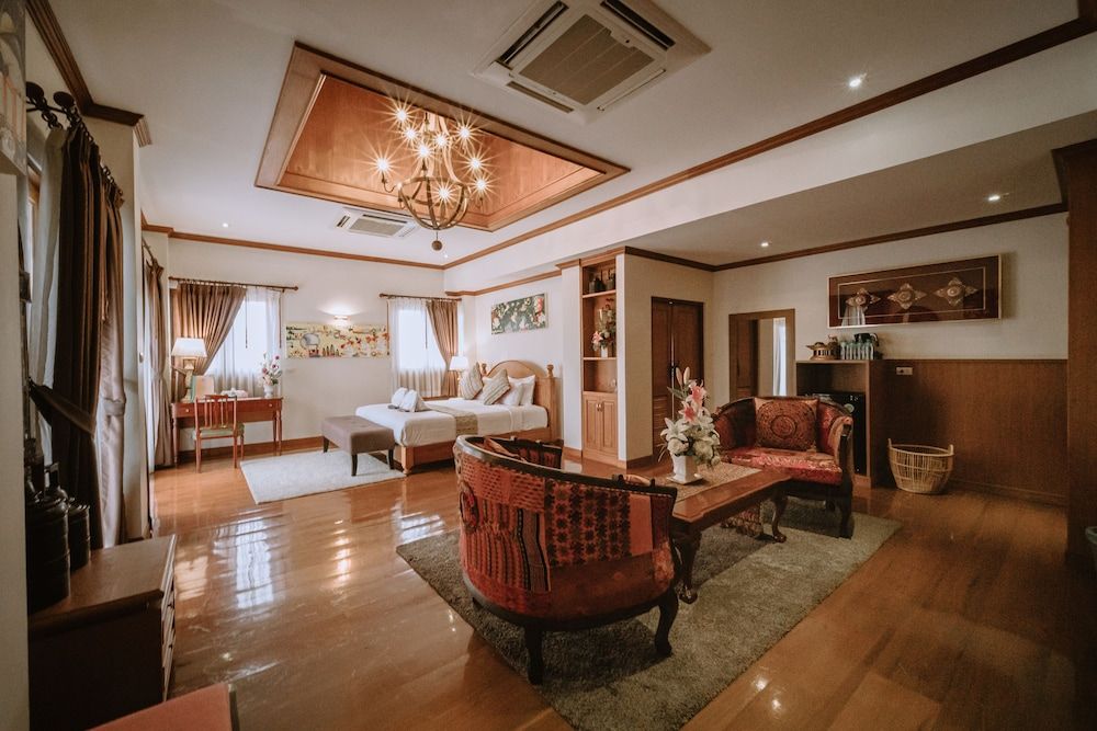 undefined Baan Huen Phen