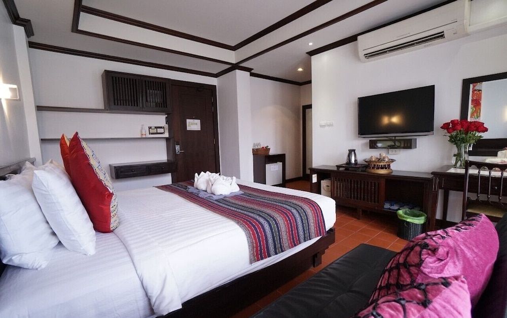 undefined Baan Huen Phen 8