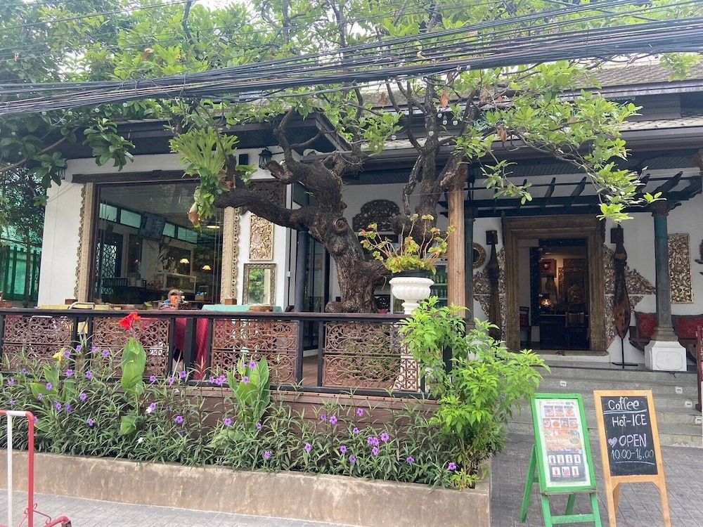 undefined Baan Huen Phen 5