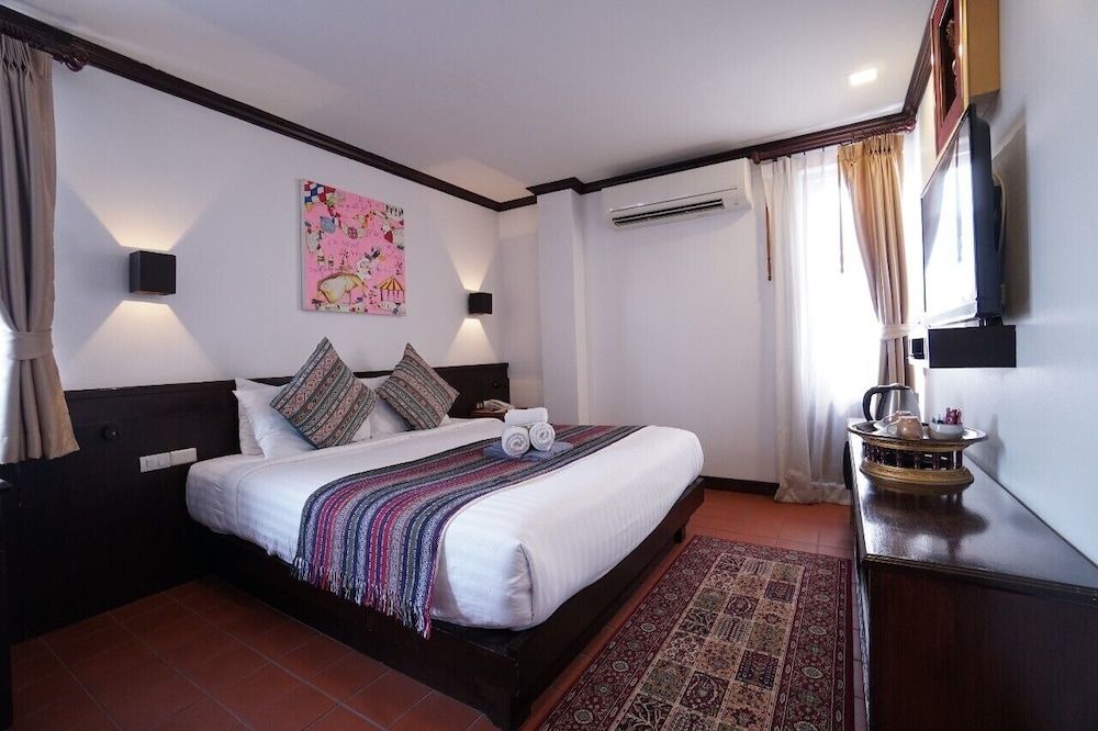 undefined Baan Huen Phen 2