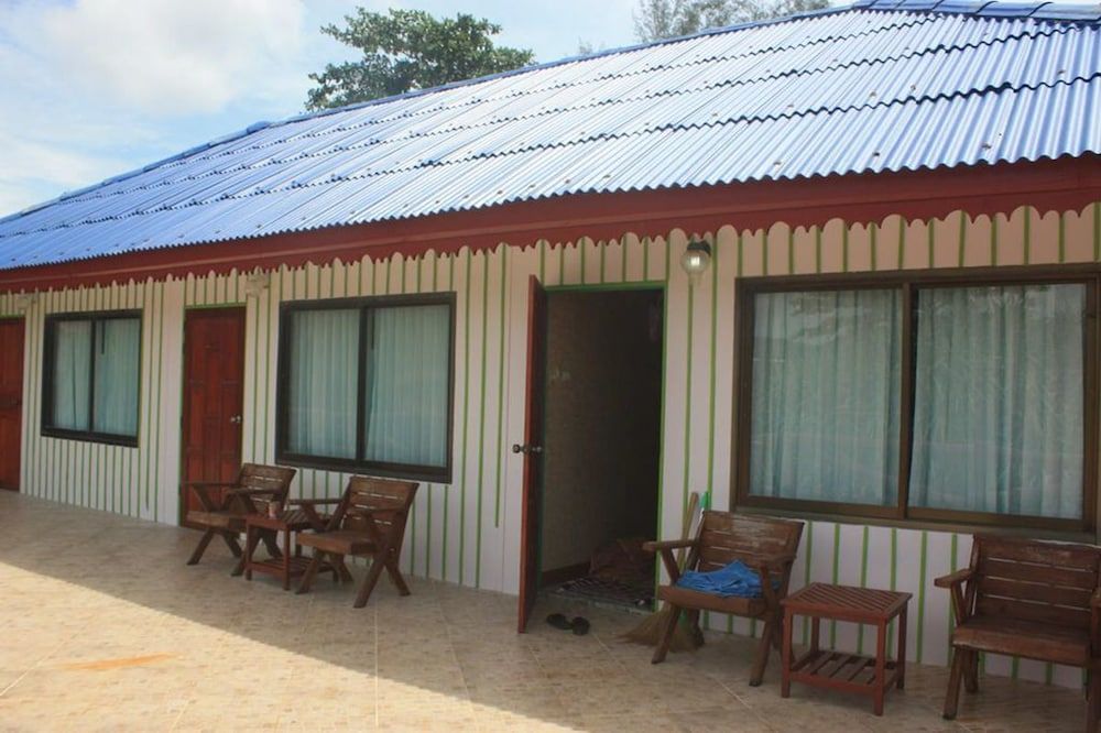 Double Room with Garden View Aircon ( 50M Road Side )