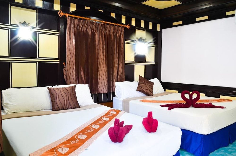 Triple Room with Garden View Aircon ( 50M. Road Side )
