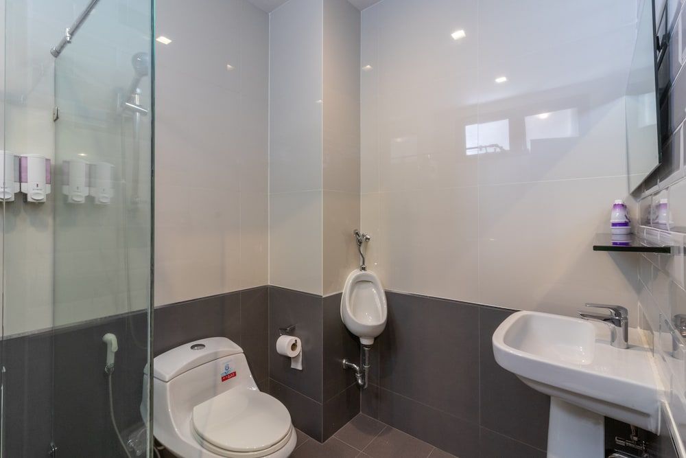 Petchyindee Kingdom Deluxe Single Room 6