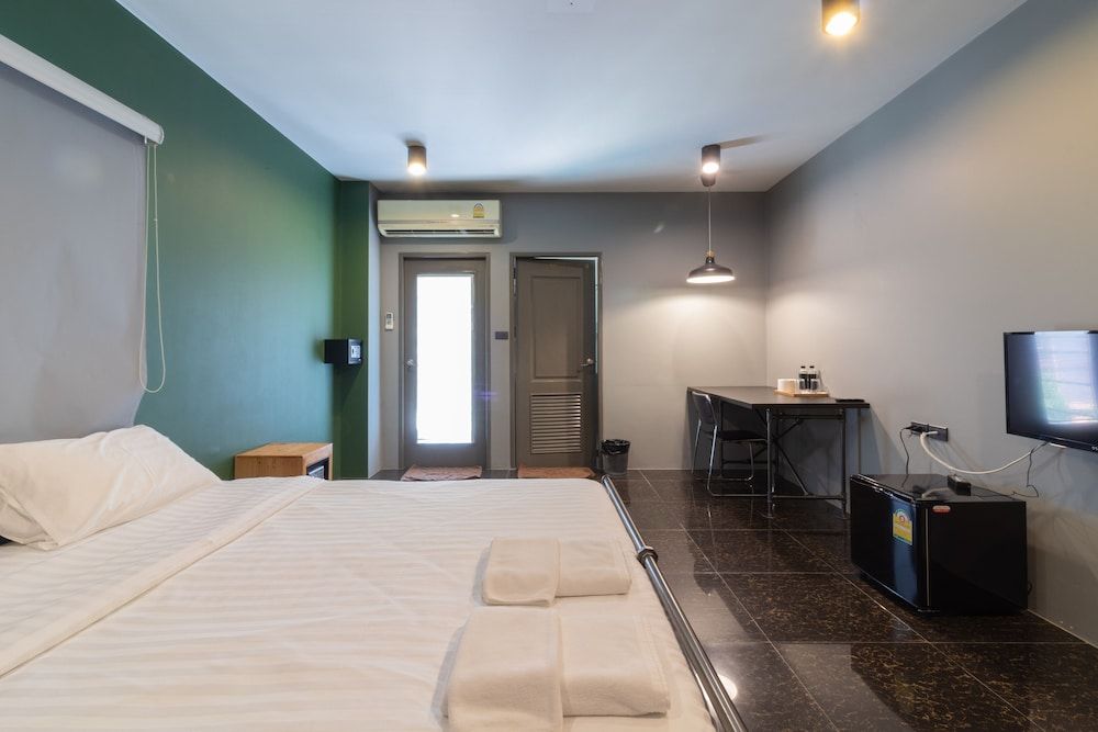 Petchyindee Kingdom Deluxe Single Room 8