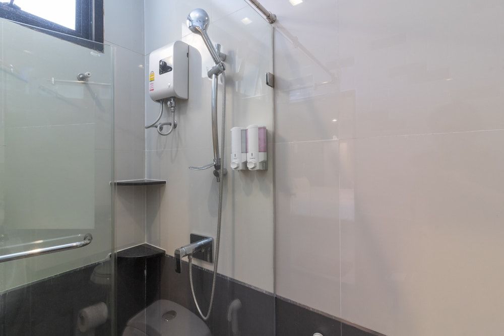 Petchyindee Kingdom Twin Room 8